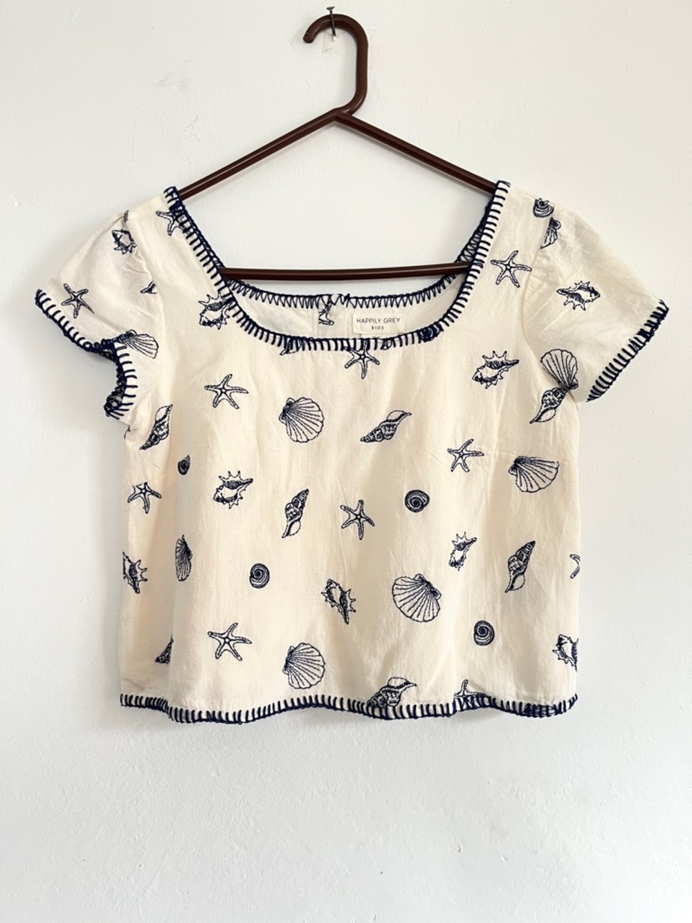 Happily Grey Kids | Cropped Embroidered Blouse | Blue/White Seashells | Size XS